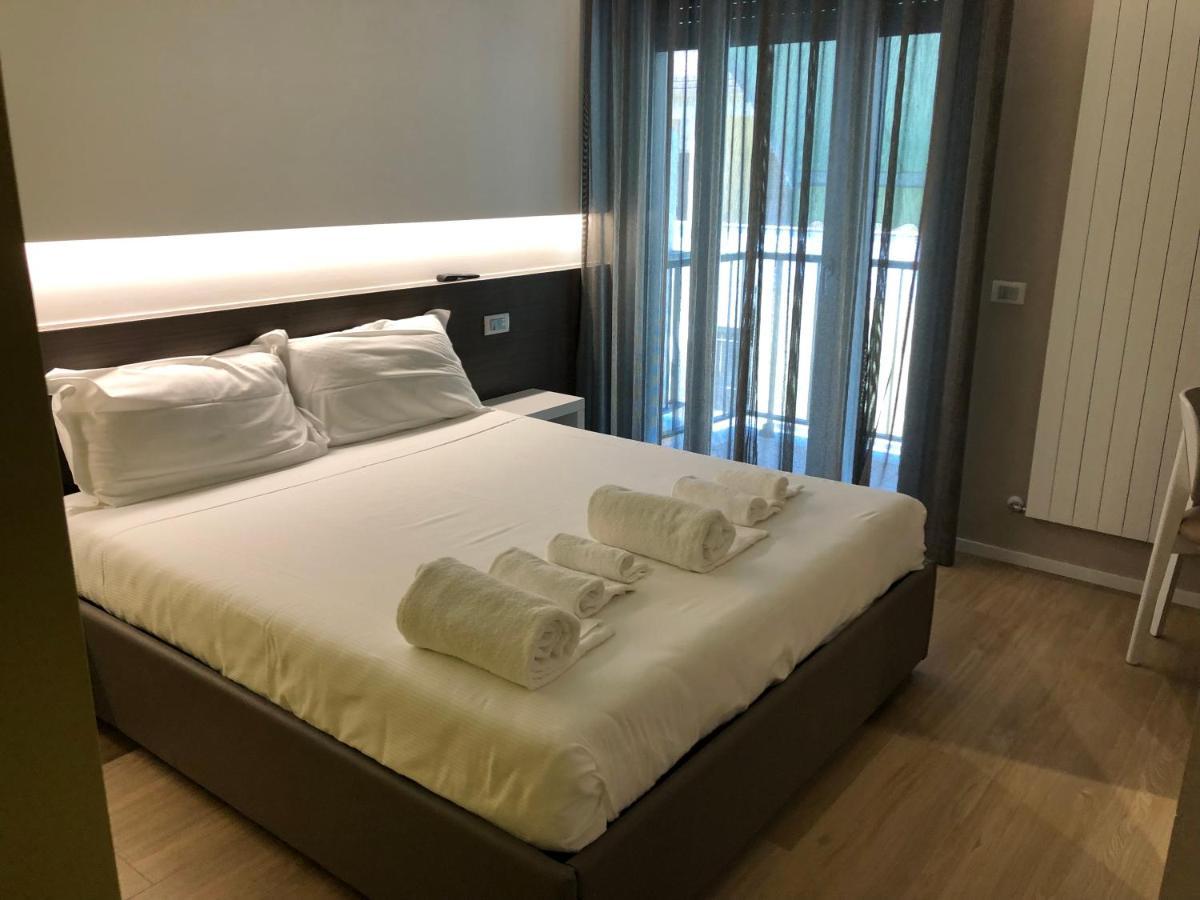 Approdo Residence Чивитанова-Марке Экстерьер фото